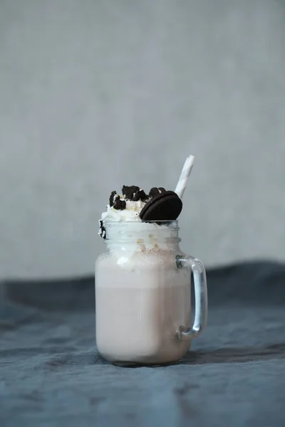Вкусный Молочный Коктейль Столе — стоковое фото