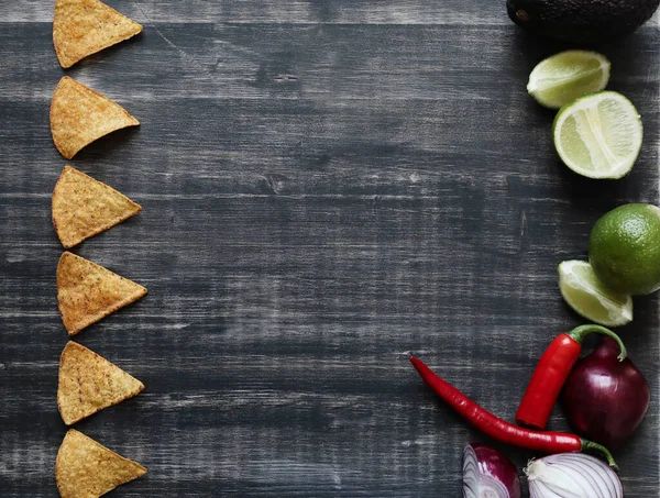 Nachos Con Lima Cebolla Sobre Mesa — Foto de Stock