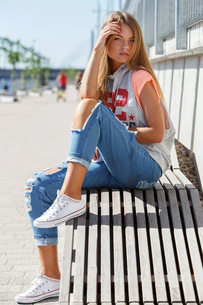 Outdoor Street Attractive Girl Sitting Bench — Stock Photo, Image