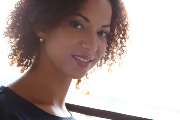 Escritório Estilo Vida Mulher Com Penteado Afro Americano — Fotografia de Stock