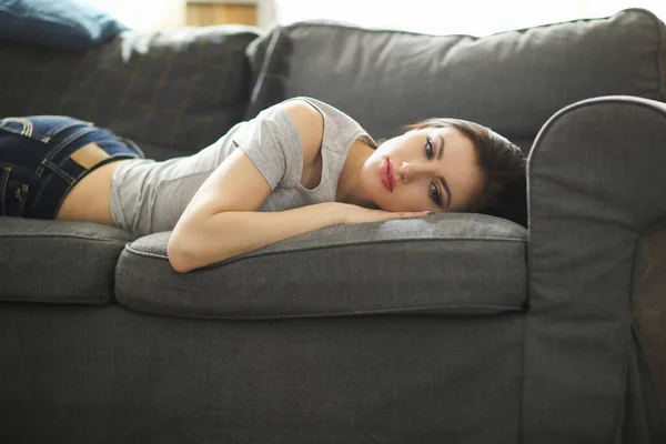 Sexy Young Woman Reaxling Sofa Home — Stock Photo, Image