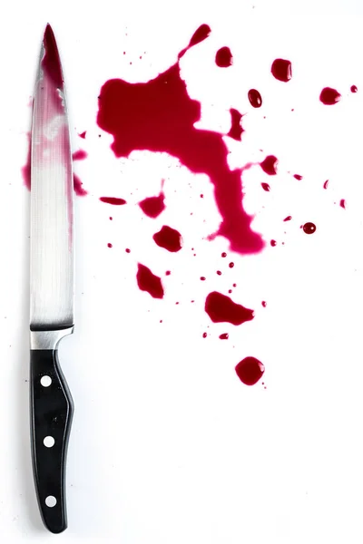 Cinayeti. Kan gölünde bıçak.