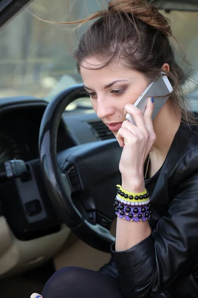 Cute Beautiful Girl Car Mobile Phone — Stock Photo, Image