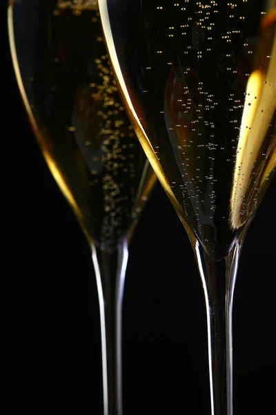 Dois Copos Elegantes Com Champanhe — Fotografia de Stock