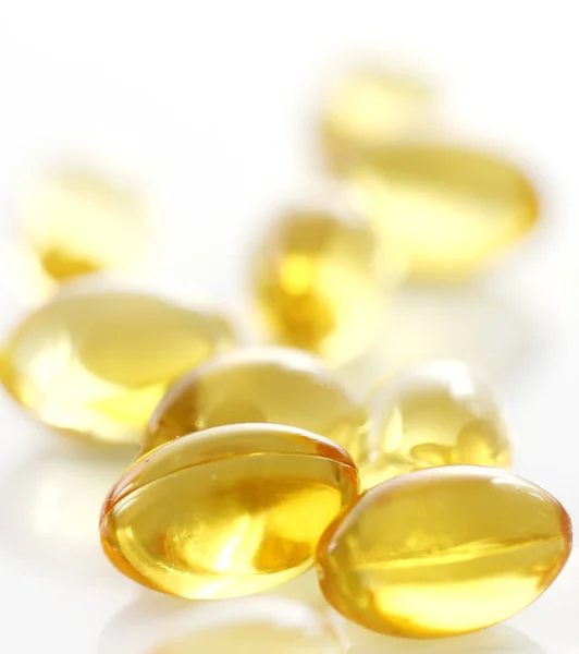 Makro Der Gelben Gelatine Pillen Über Weißem Hintergrund — Stockfoto