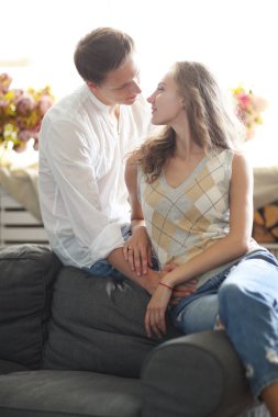 İlişki. Evdeki güzel çift