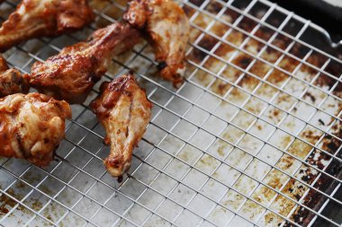 Yemek ve yemek. Kızarmış tavuk bacağı.