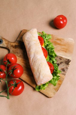 Masada nefis bir sandviç.