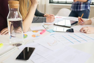 Ofis ve iş. İş yerindekiler