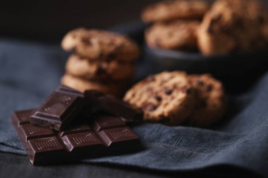 Yiyecekler. Kurabiyeler masada.