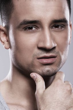 Yakışıklı Genç Adamın Portresi 