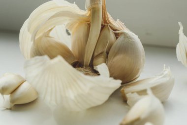 Yiyecekler. Lezzetli, beyaz sarımsak.