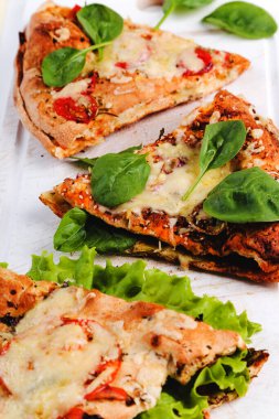 Yiyecekler. Lezzetli bir pizza.