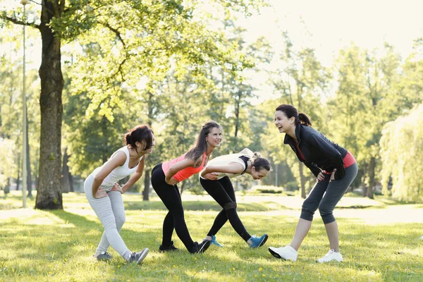 Desporto Mulheres Exercitam Parque — Fotografia de Stock