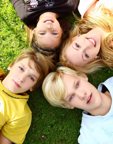 Gelukkige Aantrekkelijke Familie Hebben Gezonde Wandeling Het Park — Stockfoto