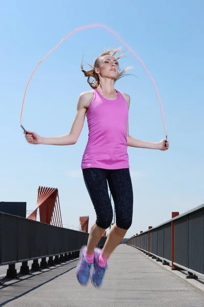 Sport Activiteit Leuke Vrouw Met Springtouw — Stockfoto