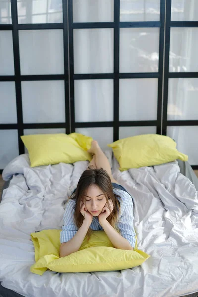 Pagi Indah Gadis Tempat Tidur — Stok Foto