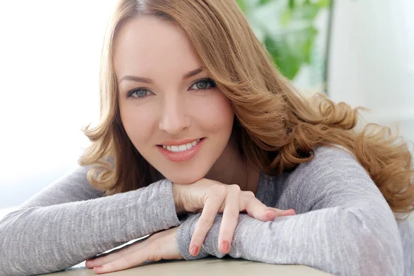 Yaşam tarzı. Güzel yüzlü tatlı kız.