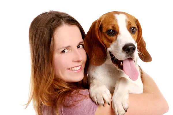 Gelukkig Jong Vrouw Spelen Met Haar Hond Wit Achtergrond — Stockfoto