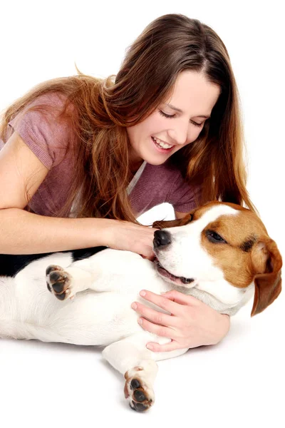 Gelukkig Jong Vrouw Spelen Met Haar Hond Wit Achtergrond — Stockfoto