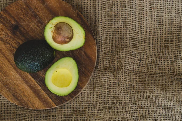 Вкусный Авокадо Доске — стоковое фото