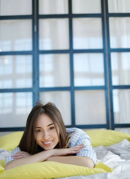 Morgen Schöne Mädchen Bett — Stockfoto