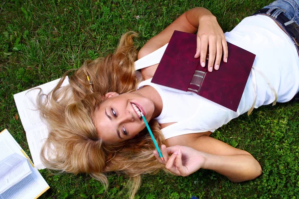 Mujer Estudiante Joven Hermosa — Foto de Stock