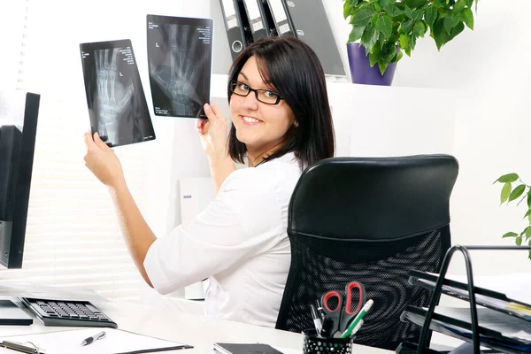 Young Woman Doctor Looking Xray Broken Hand — Stock Photo, Image