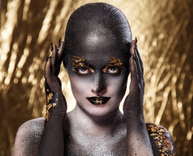 Güzellik. Harika makyajlı güzel bir kız.