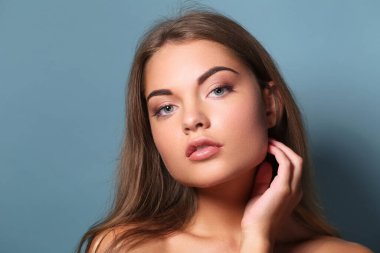 Güzellik, cilt bakımı. Güzel yüzlü güzel bir kadın.