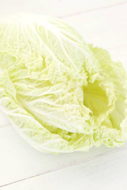 Sebze. Masada taze salata.