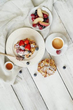 Lezzetli waffle 'lar masada.