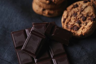 Yiyecekler. Kurabiyeler masada.