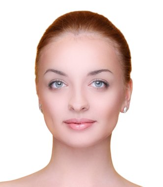 Beyaz arka planda güzel bir kız