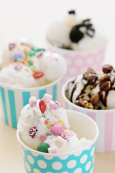 Postre Delicioso Helado Sobre Mesa — Foto de Stock