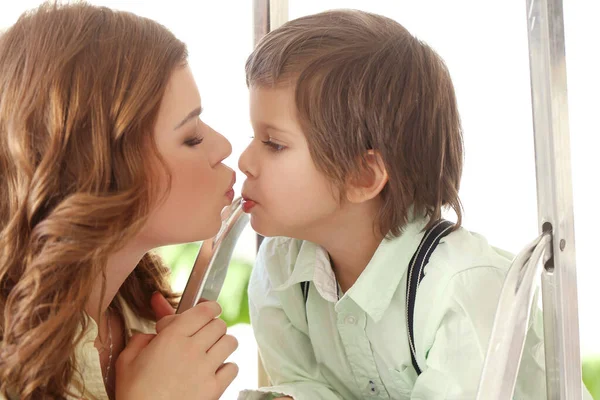 Adorabile Carino Bambino Madre — Foto Stock