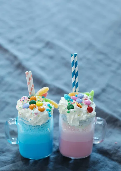 Délicieux Milkshakes Sur Table — Photo