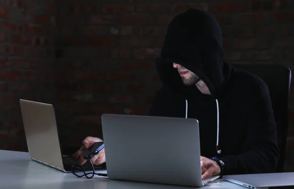 Hacker Vor Seinem Computer — Stockfoto