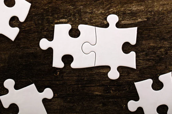 Masadaki beyaz bulmaca