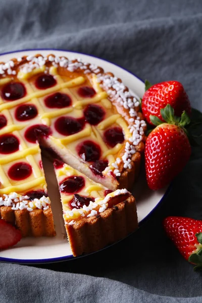 Eten Heerlijke Taart Tafel — Stockfoto