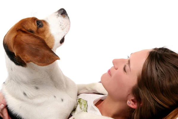 Gelukkig Jong Vrouw Spelen Met Haar Hond Wit Achtergrond — Stockfoto