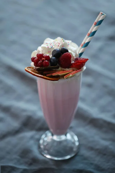 Délicieux Milk Shake Sur Table — Photo