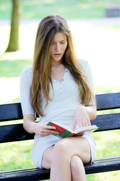 Young Beautiful Girl Sitting Bench Reads Book — Stock Photo, Image