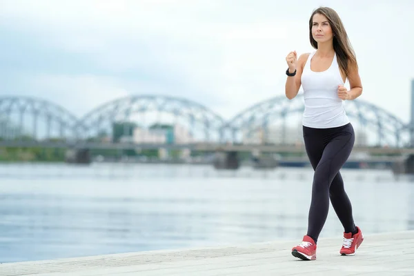 Spor Spor Kadın Sokakta Egzersiz Yapıyor — Stok fotoğraf