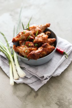 Yemek ve yemek. Kızarmış tavuk bacağı.