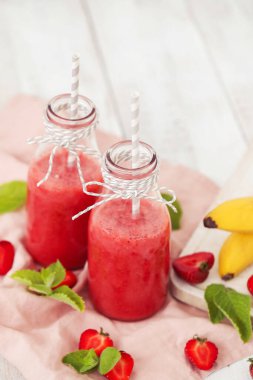 Masada nefis bir içecek var.