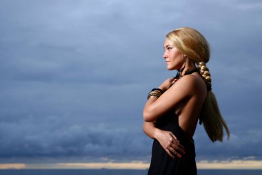 seksi ve lüks kadına günbatımı backgroung