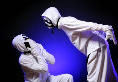 Stüdyoda hip hop dansçısı