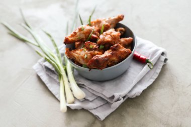 Yemek ve yemek. Kızarmış tavuk bacağı.