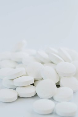 Eczacılık. Uyuşturucular masada.